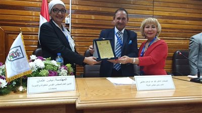 المؤتمر العلمي الدولي للطفل يكرم المستشار محمد خفاجى 