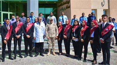 طلاب جامعة الأقصر في زيارة لمستشفى طيبة 