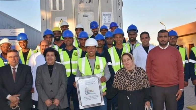 صورة جماعية بشهادة