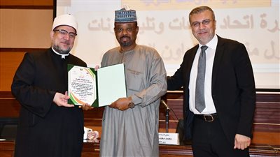 وزير الأوقاف يكرم المشاركين في دورة إذاعات وتلفزيونات منظمة التعاون الإسلامي