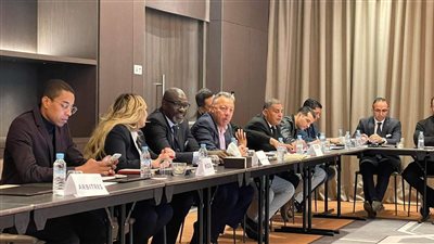 بيراميدز بالزي الأبيض والجيش الملكي بالأسود في الأحمر (صور)