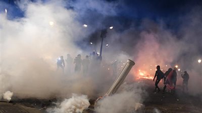 الشرطة الفرنسية تحظر التظاهر في شارع الشانزليزيه وساحة الكونكورد