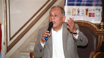 محمد أنور السادات: نحتاج تهيئة المناخ السياسي للاستثمار