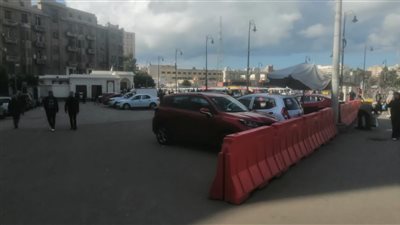 تجهيز مواقف للانتظار بمحطة مصر في الإسكندرية (صور)