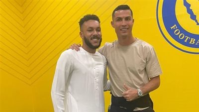 ويجز برفقة كريستيانو رونالدو من داخل نادي النصر