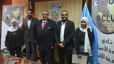  رئيس جامعة الأقصر يسلم جوائز للمشاركين في المعسكر التدريبي لنادي ريادة الأعمال