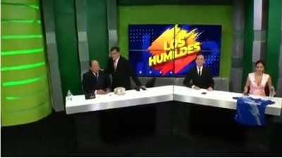 لحظات مرعبة داخل استوديو أثناء زلزال الإكوادور، صراغ وقطع البث (فيديو)