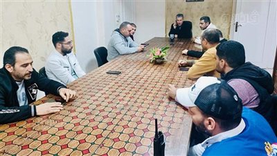 وكيل صحة مطروح يجتمع مع فريق إدارة الطوارئ (صور)