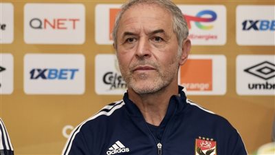 كولر يجتمع مع جهازه المعاون استعدادا لمواجهة الهلال السوداني 