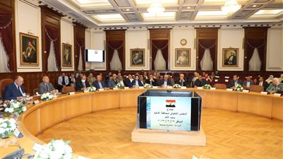 محافظ القاهرة: خط ساخن للإبلاغ عن التجار المحتكرين