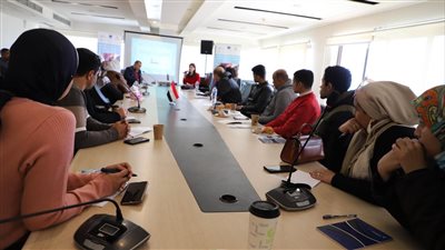 الغرفة التجارية بالإسكندرية تقيم ورشة عمل حول خدمات مركز تصميم الأزياء