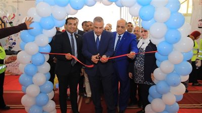 محافظ سوهاج يفتتح معرض دكان الفرحة لتوفير ملابس للأسر الأولى بالرعاية 