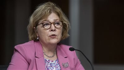 مساعدة وزير الخارجية الأمريكي تصل بنغازي وتتجه لمقر الجيش الليبي 