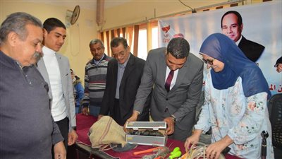 القوى العاملة: تسليم جوائز لأوائل خريجي البرامج التدريبية بسوهاج 