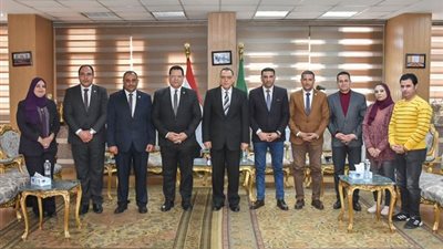 محافظ الشرقية يلتقي المدير التنفيذي لمبادرة 