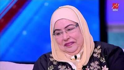 أرملة أحمد راتب باكية: كنت بستلف من أمي جنيه علشان ناكل (فيديو)