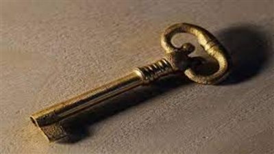 تفسير رؤية ضياع المفتاح في المنام وعلاقته بفقدان شخص غالٍ وترك العمل 