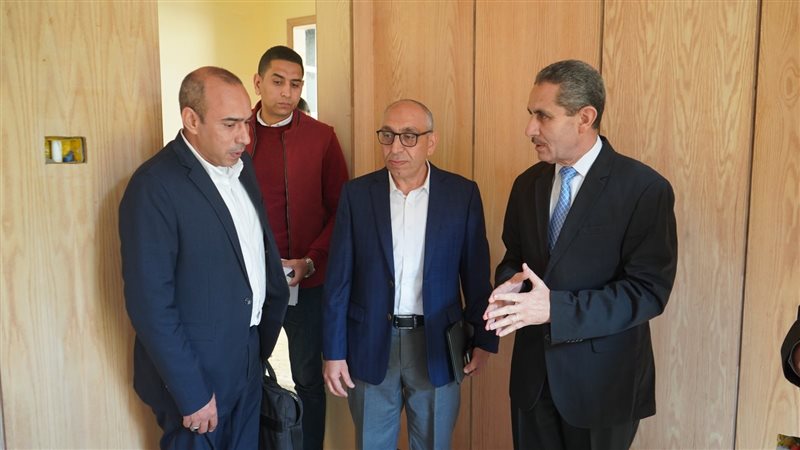 محافظ الغربية يلتقي