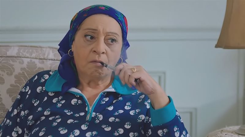 الفنانة لبنى محمود،