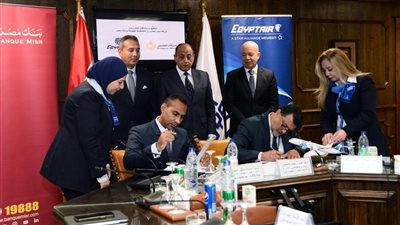 مصر للطيران وبنك مصر يتعاونان في مجال التحصيل الإلكتروني 