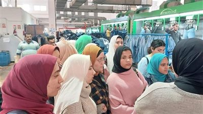 زيارة طلاب كلية التكنولوجيا لمصنع ملابس ببني سويف لتأهيلهم لسوق العمل