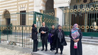 وصول جثمان الفنانة لبنى محمود لمسجد السيدة نفيسة (صور)