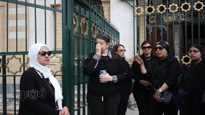 إقامة صلاة الجنازة على الفنانة لبنى محمود بمسجد السيدة نفيسة (فيديو)