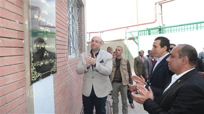 محافظ بني سويف يفتتح خطوطا جديدة بمنطقة كوم أبو راضي الصناعية