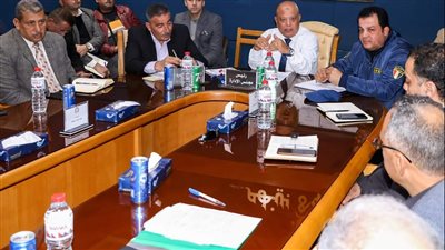 رئيس ميناء دمياط يعقد الاجتماع الدوري مع الشركات والتوكيلات 