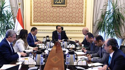 رئيس الوزراء يبحث التوجهات المستقبلية لدعم قطاع المشروعات الصغيرة