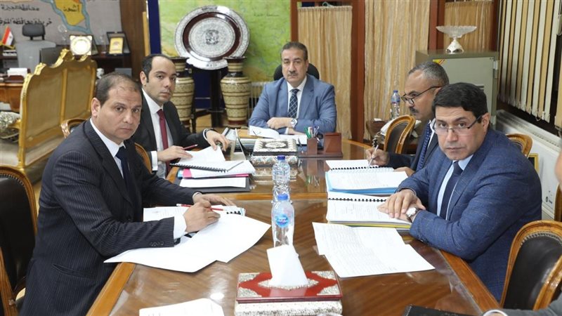 محافظ المنوفية مع