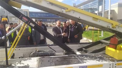 رئيس مصر للطيران للخدمات يتفقد مطاري برج العرب والنزهة