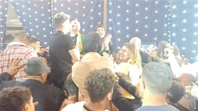 رقص إمام عاشور وعروسه بمسقط رأسه في ليلة الحناء (فيديو وصور) 