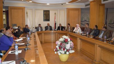 شُعبة الساعات تعقد ندوة لبحث الملف الضريبي بحضور مستشار مصلحة الضرائب