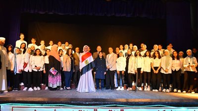 محافظ أسيوط يشهد الحفل الختامي لأنشطة مدرسة الجامعة الإعدادية الموحدة