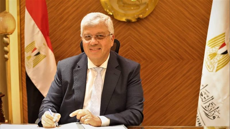 الدكتور أيمن عاشور