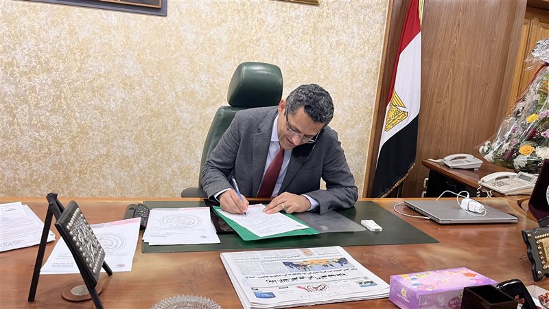 الكاتب الصحفي خالد