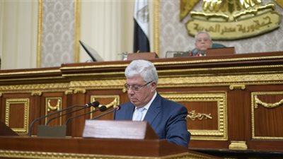 نائب لوزير التعليم العالي: الجنس البشري مهدد بالانقراض واحنا بندرس مواد عفا عليها الزمن