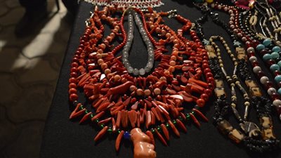 سلسلة أحجار كريمة بـ200 جنيه بالجناح الأسواني بمعرض ديارنا عربية (صور)