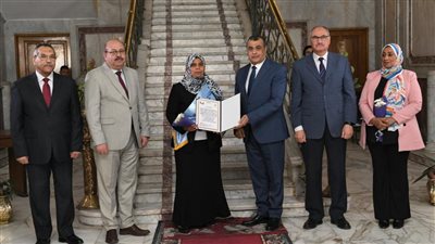 وزير الدولة للإنتاج الحربي يكرم الأمهات المثاليات بالجهات التابعة