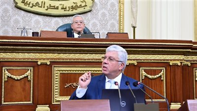 برلماني يطالب بإعادة النظر في رواتب أساتذة الجامعات