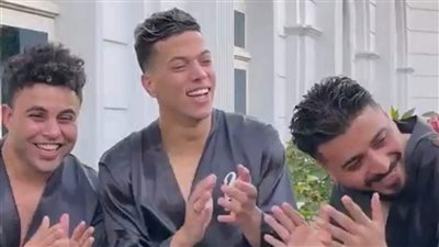 إمام عاشور يستعد لحفل زفافه وسط أصدقائه (صور) 