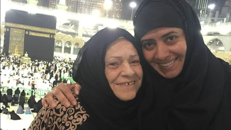 نشوى مصطفي ووالدتها،