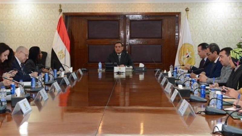 وزير التنمية المحلية،