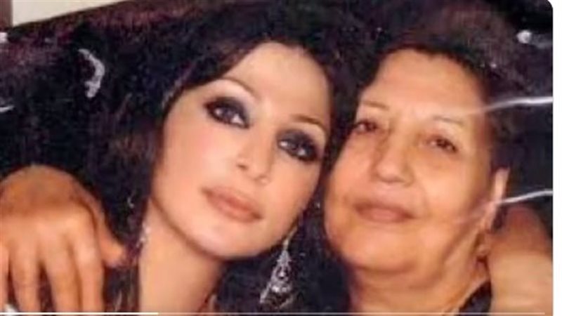 إليسا ووالدتها، فيتو