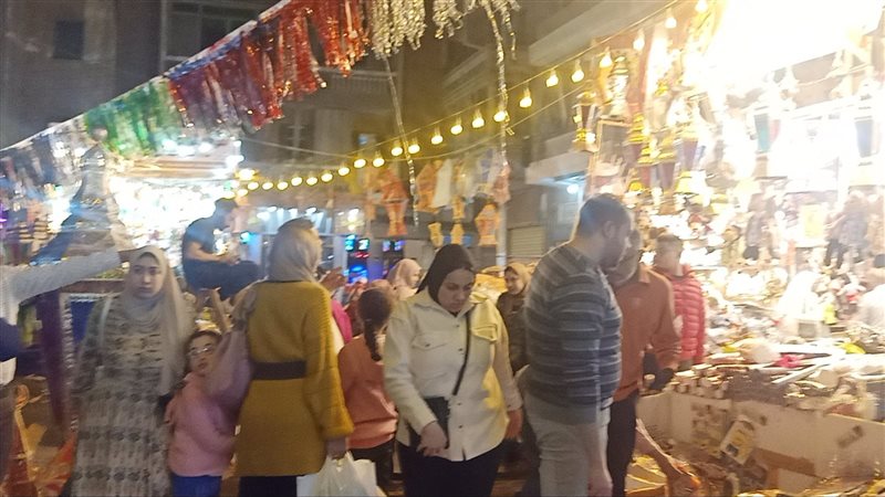 زحام في شوادر الفوانيس