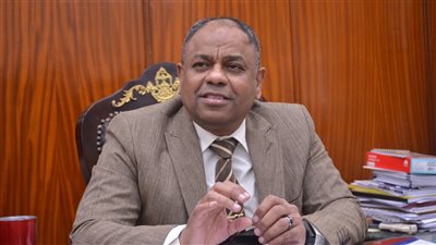 كيف يواجه الباحثون صعوبات تطبيق أبحاثهم على أرض الواقع (رئيس القومي للبحوث يجيب) 