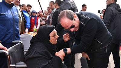 السيسي يلتقي أولياء أمور الطلبة الجدد بأكاديمية الشرطة (صور)