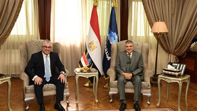 أسامة ربيع يبحث مع رئيس المنطقة الاقتصادية التعاون المشترك