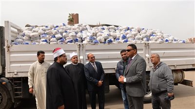 توزيع 2500 سلة مواد غذائية على الأسر الأولى بالرعاية في الدقهلية (صور)